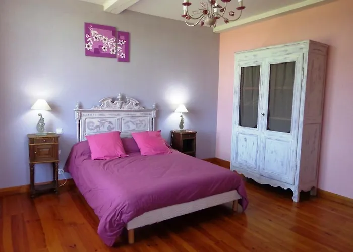 לינה וארוחת בוקר D'hotes Larrey