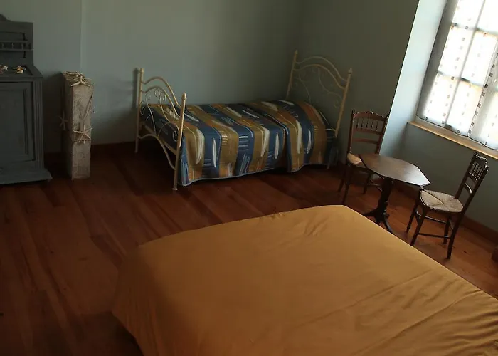 לינה וארוחת בוקר D'hotes Larrey 3*