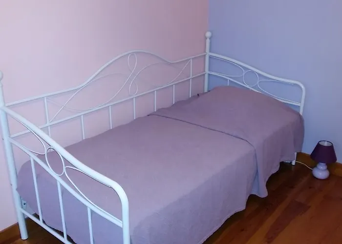 לינה וארוחת בוקר D'hotes Larrey 3*