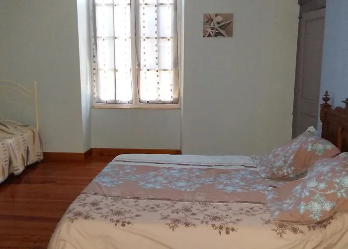 D'hotes Larrey לינה וארוחת בוקר