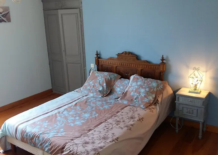 D'hotes Larrey לינה וארוחת בוקר 3*